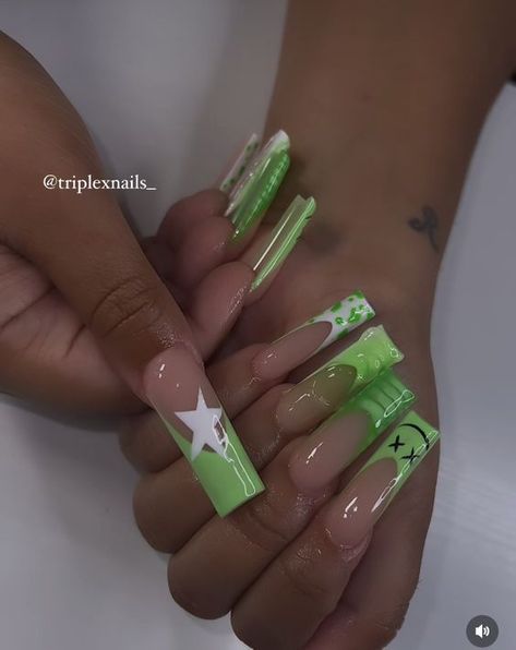 Green French Tip, Green Acrylic Nails, Green French, Acrylic Toe Nails, Long Acrylic Nail Designs, Ombre Acrylic Nails, Simple Gel Nails, Colored Acrylic Nails, French Acrylic Nails