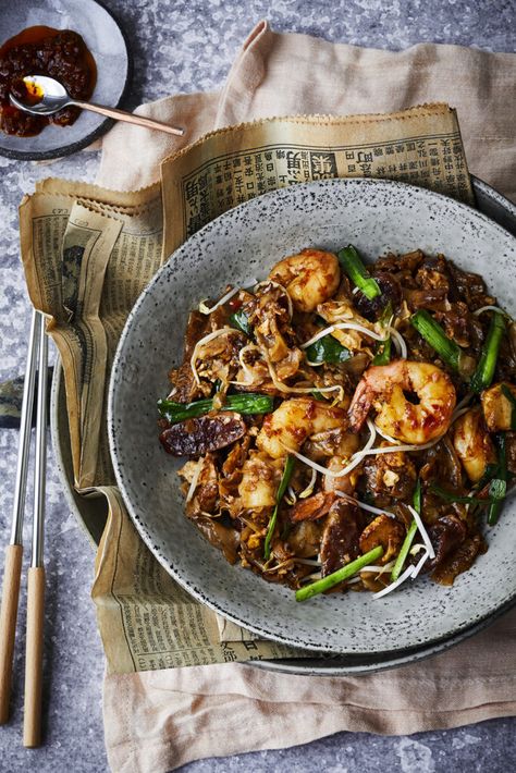 Flat Rice Noodles, Fried Noodle, Chilli Oil, Stir Fry Noodles, Ingredients List, Cooking School, The Sauce, Sushi Rolls, Rice Noodles