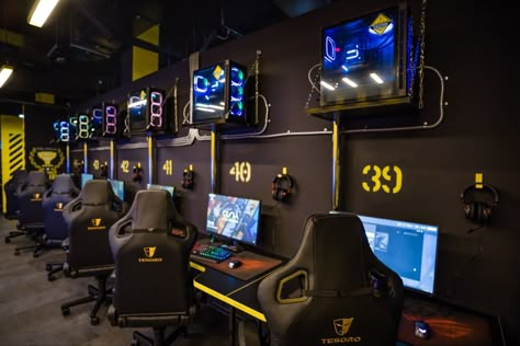 Gaming Business Ideas, Gamenet Design, Gaming Center Design, Gaming Cafe Design, Internet Cafe Design, Gaming Cafe, Lounge Aesthetic, Video Game Room Decor, Gaming Lounge