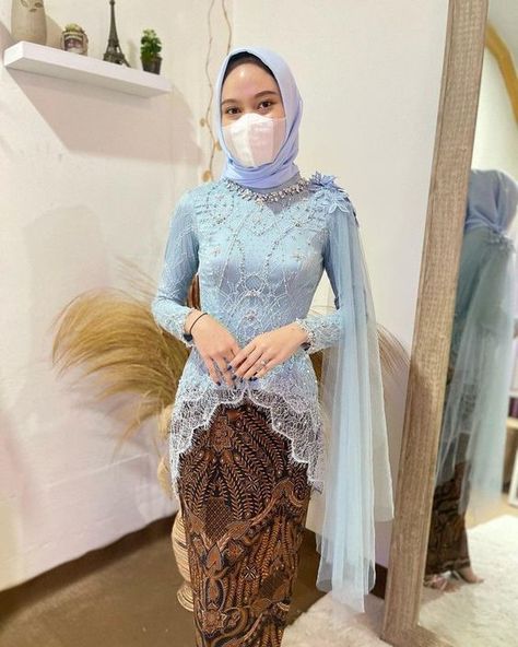 Wisuda Style Kebaya, Kebaya Wisuda Hijab, Kebaya Brokat Modern, Model Kebaya Wisuda, Kebaya Simple, Model Dress Kebaya, Batik Dress Modern, Kebaya Modern Dress, Modern Kebaya