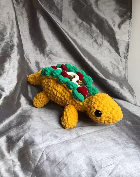 This adorable little Stegosaurus has a crunchy, taco shell body filled with all your favorite taco fixings, and even lettuce spikes! He is perfect for any lover of Mexican food, taco Tuesdays, dinosaurs, or all of the above. Get the Pattern by Croutons Crochet here Taco Shell, Crochet Skirt Pattern, Easy Crochet Animals, Crochet Dinosaur, Cute Sewing Projects, Quick Crochet Patterns, Crochet Cow, Crochet Dragon, Crochet Animals Free Patterns