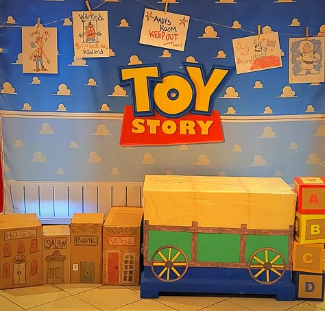 Toy Story Photo Backdrop, Toy Story Stage Decorations, Sunny Side Daycare Toy Story, Disney Movie Decorations, Toy Story Hoco Hallway, Toy Story Cardboard Town, Andy’s Room, Toy Story Props Diy, Toy Story Homecoming Hallway