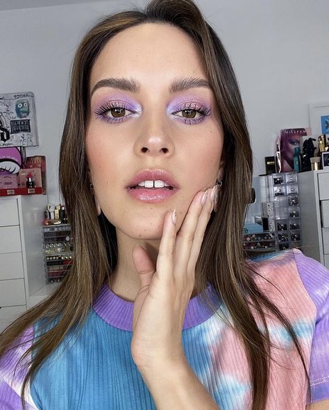 Purple Natural Makeup Looks, Makeup For Lavender Outfit, Lavender Eye Makeup Wedding, Lilac Eye Makeup Lavender, Light Purple Eye Makeup, Makeup With Purple Dress, Speak Now Makeup, Light Purple Eyeshadow, Makeup Lila