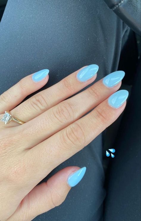 Classy Acrylic Nails Almond, Oval Nails Blue, Simple One Color Nails, Nail Ideas Solid Colors, Solid Color Almond Nails, Blue Oval Nails, Easy Spring Nails, Plain Acrylic Nails, Nails Plain