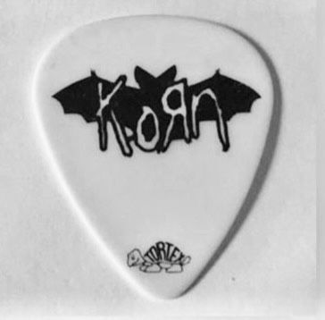 Unique Guitar Picks, Cute Guitar Picks, Korn Tattoo, Cool Guitar Picks, Flying V Guitar, Guitar Tabs Songs, Electric Guitar Design, Guitar Obsession, Guitar Pics