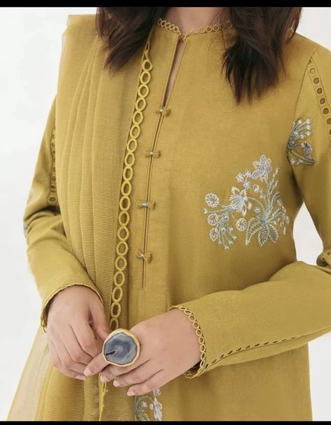 Lawn Neck Design, Black Frock, Gala Design, Mustard Green, Lace Dress Design, Neck Designs For Suits, Trendy Shirt Designs, Salwar Kamiz, Mode Abaya