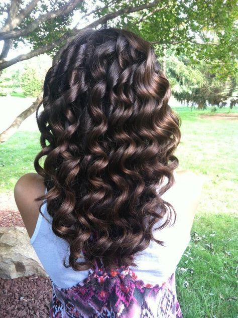 Cute hair style Dark Curls, Cute Curly Hairstyles, Grad Photos, Figure 8, Long Wavy Hair, Hair Photo, Curly Hairstyles, Love Hair, Long Curly