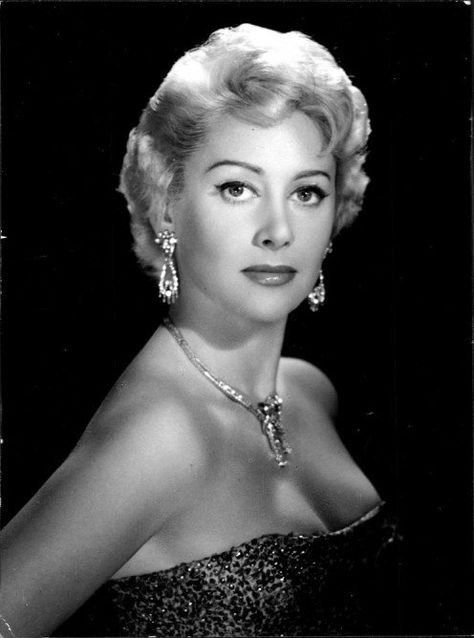 Martine Carol 1950s Actresses Vintage, Hollywood Blonde, European Actresses, Classic Hollywood Movie Stars, Kim Novak, Old Hollywood Actresses, Anita Ekberg, Star Actress, Christopher Reeve