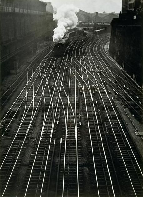 undr: Saint-Lazare, 1934 Penn Station, Old Trains, Train Pictures, Foto Art, Train Layouts, Steam Trains, Train Tracks, Model Railway, Bw Photo