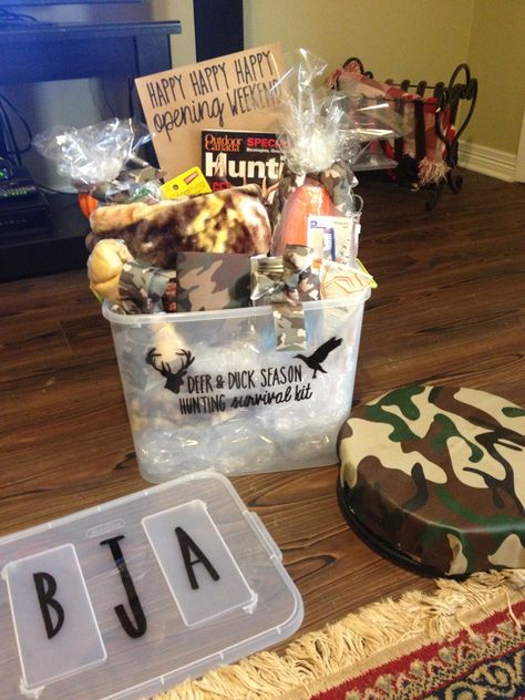 Hunting Survival Kit I made for Beau. I put ear plugs, a toothbrush, magazine, blanket, hand warmers and other hunting necessities in there. Country Boyfriend Gifts, Christmas Gift Hunt, Bday Gift For Boyfriend, Duck Hunting Gifts, Survival Kit Gifts, Raffle Basket, Boyfriend Gift Basket, Raffle Baskets, Happy Happy Happy