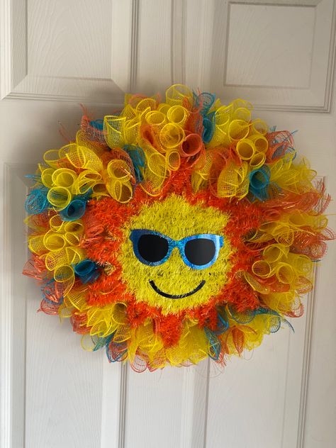 August Decor, Sun Wreath, Spring Wreaths, Wire Wreath, Wreath Diy, Crafts Ideas, Summer Wreath, How To Make Wreaths, Diy Wreath