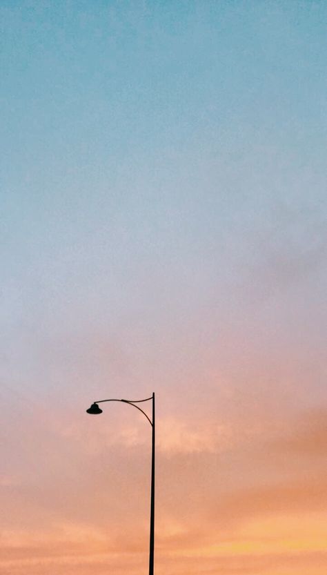 Lamppost Aesthetic, Morning Sky Aesthetic, Aesthetic Walls, Beach Sunset Wallpaper, A Beautiful Morning, Beautiful Scenes, Morning Sky, Sky Background, Sunset Wallpaper