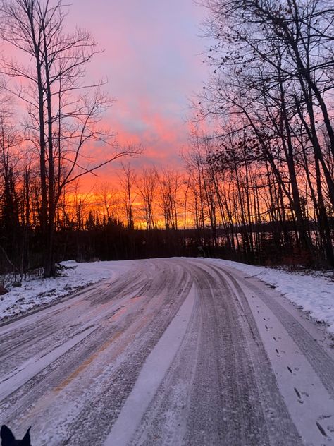 Sunsets In Winter, Sunset Winter Aesthetic, Snowy Sunset Aesthetic, Winter Walk Aesthetic, Winter Sunset Aesthetic, Christmas Day Traditions, February Vision Board, February Vibes, Cabin Sunset