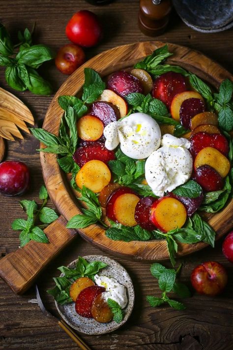 Plum Salad, Mint Magic, Nectarine Salad, Fruity Recipes, Salad Bar, Nectarine, Milk Recipes, Salad Ingredients, Healthy Salad Recipes