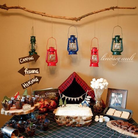 Lindsey Ault: A First Birthday. *** See even more at the photo link Indoor Camping Party, Camping Baby Shower Theme, Camping Party Decorations, Outdoor Camping Party, Camping Theme Birthday Party, Camping Theme Birthday, Camping Theme Party, Vans Girl, Baby Shower Photo Booth