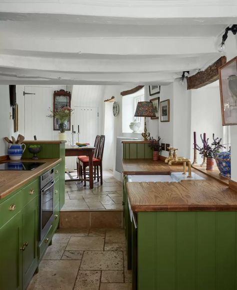 Home Interior Bathroom, Somerset Cottage, English Country Interiors, Cotswold Cottage, Interior Design History, Oval Room Blue, Interior Bathroom, Weekend House, Country Interior