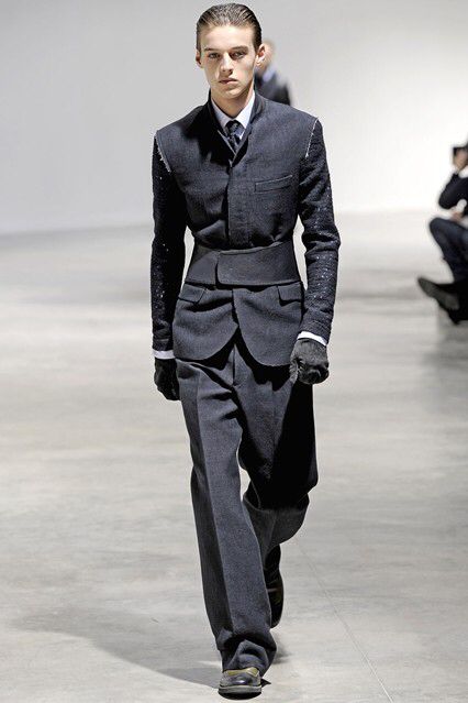 Lanvin AW10 Black Combat Boots Outfit, Lanvin Menswear, Burberry Suit, Combat Boot Outfit, Hot Suit, Charles James, Menswear Runway, Masculine Style, Vogue Germany