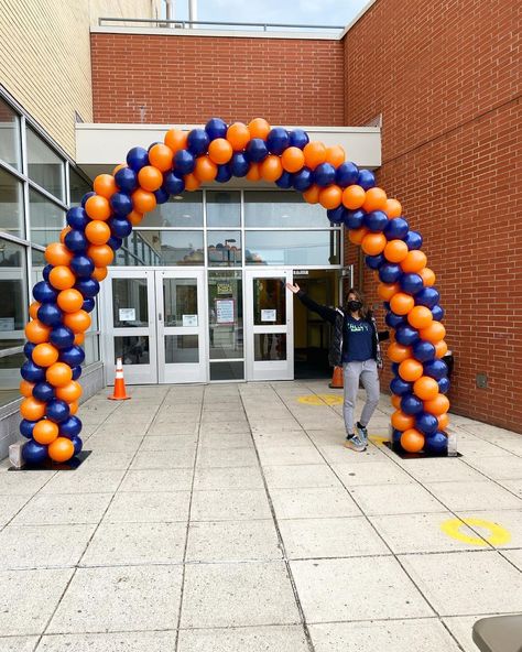 Balloon Decor & Delivery NJ NY’s Instagram photo: “This is the balloon arches season 🏫 👩🏽‍🎓 and this is our medium size arch 🎈✨” Ballon Ideas, Arch Structure, Epic Backgrounds, Small Balloons, Balloon Arches, Balloon Arrangements, Business Decor, Balloon Columns, Balloon Decor