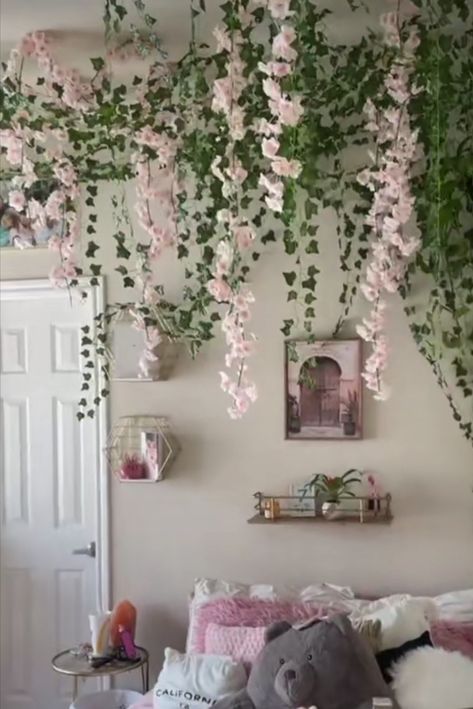 Pink Flower Bedroom Aesthetic, Flowery Bedroom Ideas, Flowers In Room Bedrooms, Flower Canopy Bedroom, Cherry Blossom Vines Bedroom, Wisteria Vines Bedroom, Vines Living Room, Flower Decor Bedroom, Room Ideas Aesthetic Floral