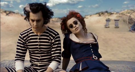 Sweeney Todd Tim Burton Costumes, Terrifying Halloween Costumes, Mrs Lovett, Terrifying Halloween, Marla Singer, Colleen Atwood, Halloween Parejas, Joker Comic, Francois Truffaut