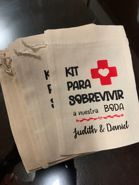 Diseño y produccion de kit anticruda para  #boda #novios Cruda Kit Ideas, Cute Wedding Souvenirs, Manualidades Para Boda Ideas, Ideas Para Casamiento, Ideas Matrimonio, Ideas Bodas, Wedding Kit, Boda Ideas, Ideas Para Boda