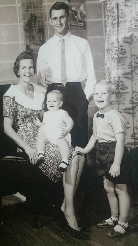 1960s Family Portraits, 1950s Family Portrait, 1950s Family Photos, 1960s Family Photos, 60s Family Photos, 50s Family, Retro Family Photos, 1960s Family, 1950s Family