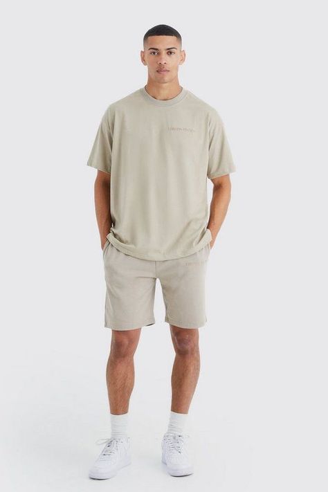 Comfy Summer Fits, Short Tracksuit, Comfy Summer Outfits, Chill Style, Tops And Shorts, Full Tracksuit, Athleisure Men, Mens Summer Outfits, Guys Clothing Styles