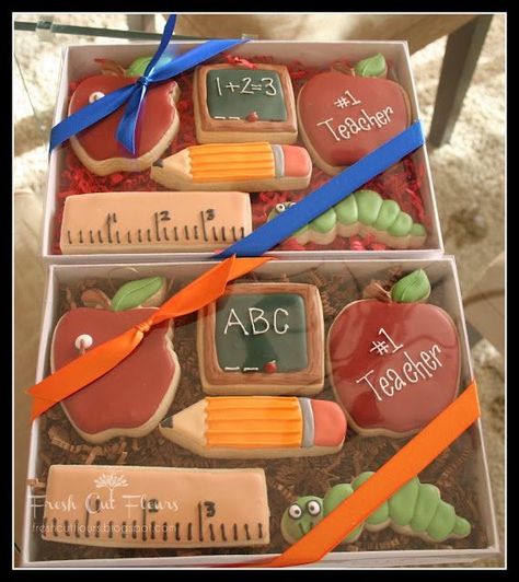 Sugar Cookie Packaging, Teachers Cookies, Cookies Packaging Ideas, Teacher Cookies, Teacher Cakes, School Cookies, Cookies Packaging, Cookie Bouquet, Custom Cookie