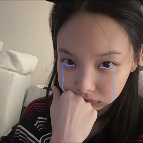 nayeon crying icon pfp pp Dara Kpop, Nayeon Twice, Im Nayeon, Show Photos, Millie Bobby Brown, Kpop Funny, Girl Icons, My Only Love, Kpop Memes