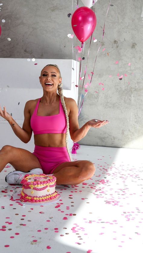 Vday Shoot, Valentines Workout, Women Fitness Photography, Bday Photoshoot, Birthday Sale, Woman Birthday, Gym Photos, Late Birthday, Birthday Shoot