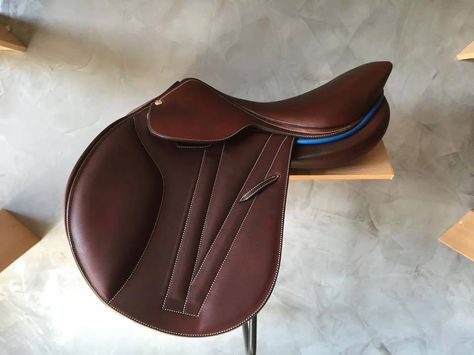 This is my horses Ferrari....and he so deserves this....a Huge Hint!!! :-D Butet Saddle, Equestrian Wishlist, English Saddles, Horse Back Riding, English Tack, Jumping Saddle, Rider Boots, Equestrian Helmet, Horse Fashion