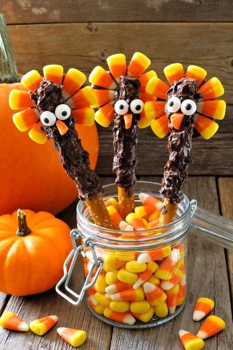 Turkey Pretzels, Thanksgiving Favorites, Thanksgiving Snacks, Chocolate Covered Pretzel Rods, Thanksgiving Time, Thanksgiving 2024, Fall Snacks, Thanksgiving Treats, Holiday Snacks