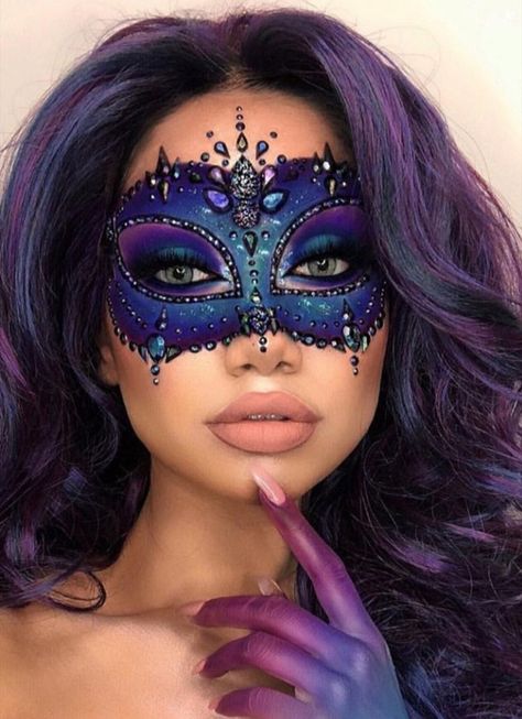 Mardi Gras Face Paint, Masquerade Mask Makeup, Mardi Gras Makeup, Masquerade Makeup, Fantasy Make-up, Christmas Makeup Ideas, Halloween Make-up Looks, Halloween Makeup Diy, Witch Makeup