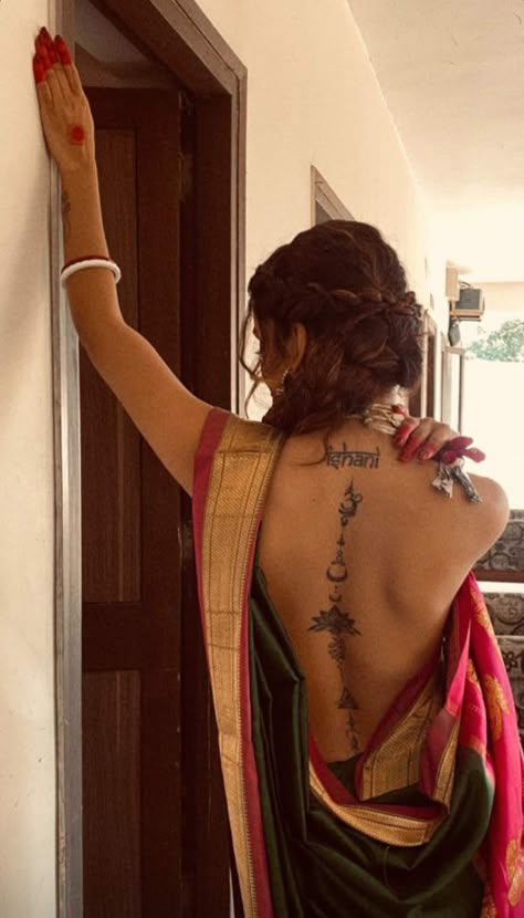 Indian Aesthetic Tattoo, Indian Tattoos For Women India, Indian Female Aesthetic, Black And Indian Mixed, Bengali Tattoo, Curly Tattoo, Indian Goth, Indian Woman Aesthetic, Indian Style Tattoos