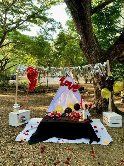 Picnic Photo Shoot, Cute Relationship Pictures, Dates Ideas, Picnic Decor, Photoshoot Beach, Birthday Gifts For Boyfriend Diy, Wedding Party Planning, Diy Birthday Decorations, Boyfriend Diy