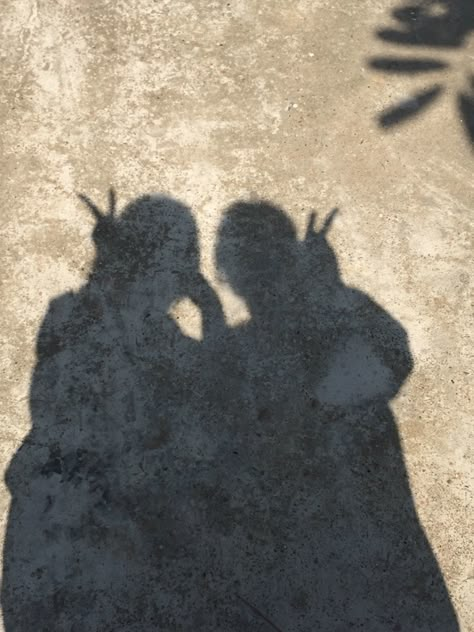 Fake Best Friends, Whatsapp Background, Best Friends Forever Images, Photo Collage Design, Sky Photography Nature, Shadow Photos, Best Friends Shoot, Friend Poses Photography, Shadow Pictures