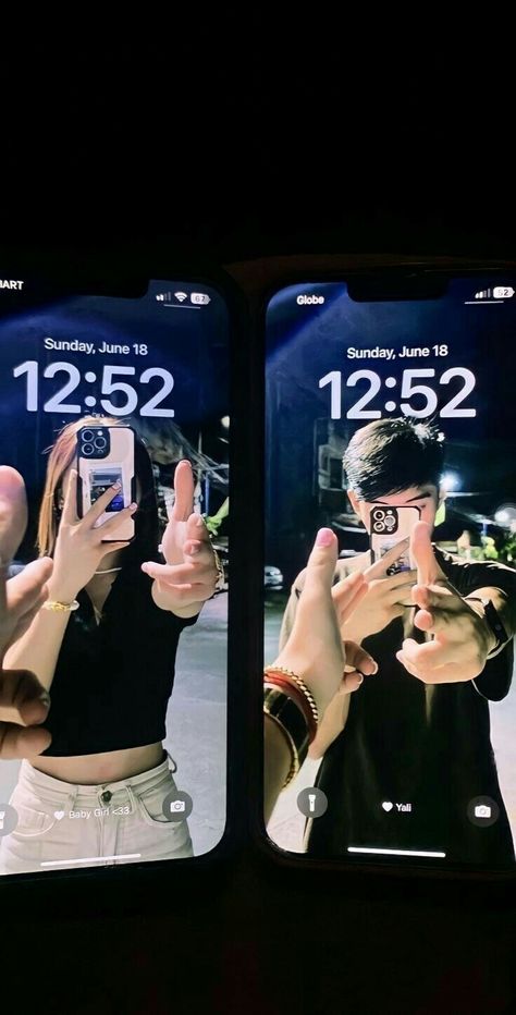 Couple Homescreen Wallpaper Ideas, Matching Homescreen Couple, Poloroid Pictures Ideas Couple, Bf And Gf Lockscreen Ideas, Crazy Asthetic Picture, Couple Instagram Pictures Photo Ideas, Girlfriend Lockscreen, Wallpaper Couple Ideas, Couples Lockscreen Ideas