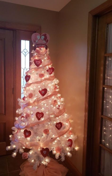 Valentine’s Tree, Valentine’s Day Tree Ideas, Valentines Day Christmas Tree, Valentines Tree Decorations, Valentines Christmas Tree, Valentine Christmas Tree, Valentines Day Tree, Valentine's Tree, Valentine Bedroom Decor