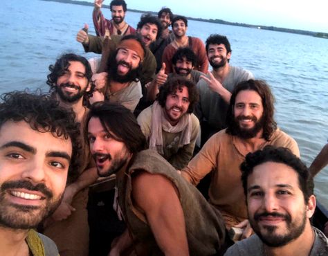 The Chosen Tv Series Wallpaper, The Chosen Jesus, Shahar Isaac, Chosen Cast, Jesus Smiling, Edgars Haircut, Best Tv Series Ever, Christian Jokes, Bible Humor