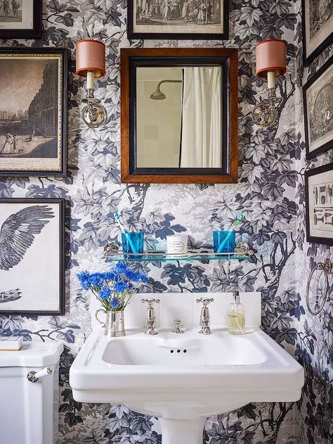 Mix your modern with traditional elements to create a truly rich and colorful bathroom. Wallpaper is a great way to play with pattern or add a feminine flair with floral prints. There's a lot... Sandberg Wallpaper, Downstairs Loo, Tiny Bathrooms, Georgian Homes, London House, Small Bathroom Design, Powder Rooms, Bathroom Wallpaper, Decor Minimalist