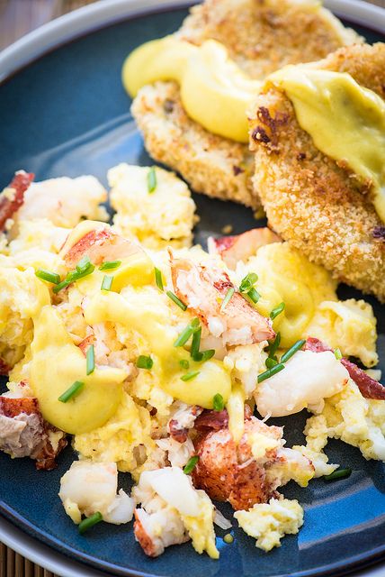 Lobster Scrambled Eggs with Wasabi Hollandaise and Crispy Leek and Potato Cakes Keto Lobster, Leek And Potato, Lobster Pasta, Spinach Pizza, Grilled Lobster, Scrambled Eggs Recipe, Lobster Salad, Lobster Trap, Breakfast Board