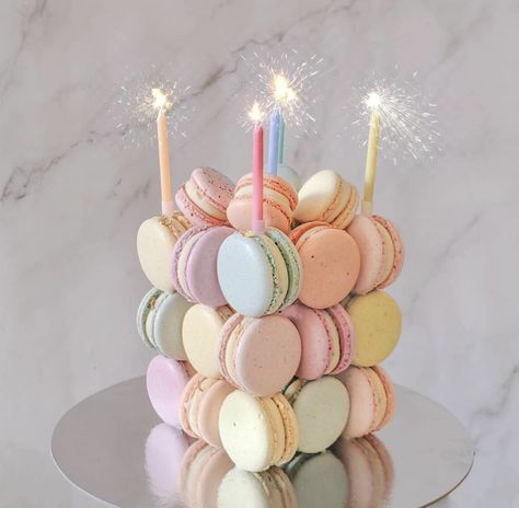 Mac Cake, Macaroon Cake, Royal Icing Sugar, Macaron Cake, Macaroon Recipes, Strawberry Cakes, Vintage Cake, Keto Recipes Easy, Cakes And More