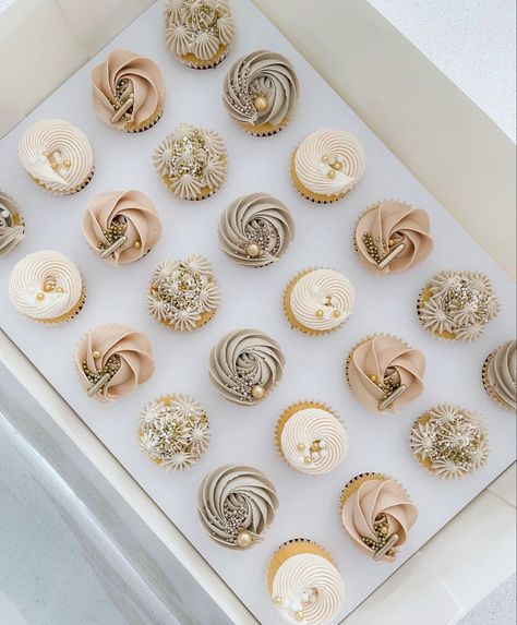 Bridal Shower Mini Cupcakes, Hens Cupcakes, Bachelorette Desserts, Bachelorette Cupcakes, Bridal Cupcakes, Pearl Cupcakes, Engagement Brunch, Engagement Cupcakes, Deco Cupcake