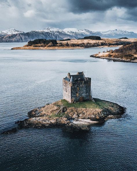 Castle Stalker, a classic in the Scottish highlands! Photo by @bokehm0n Share your stor Dreamy Castle, Castle Scotland, Scotland Castles, Scottish Castles, Destination Voyage, Beautiful Castles, Scotland Travel, Drone Photography, Scottish Highlands