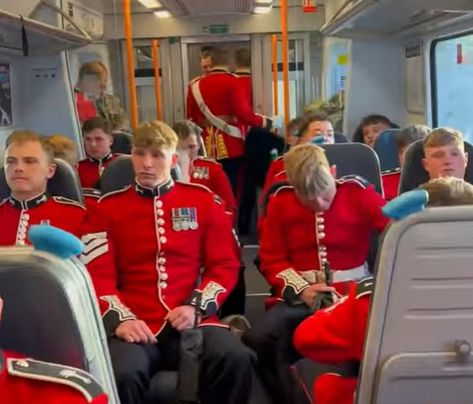 Uk Army, Pictures Of Soldiers, St Edward's Crown, Berwick Street, Royal Guards, Coldstream Guards, Waterloo Station, Belfast Ireland, Charles Ii