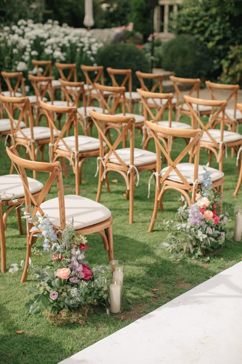 Wedding Decorations Aisle Outdoor, Unique Aisle Decor, Wedding Ceremony Outside Decor, Wedding Aisle Flowers Benches, Meadow Flowers Wedding Aisle, Outside Wedding Ceremony Flowers, Wedding Flowers Chairs, Rustic Wedding Aisle Flowers, Meadow Aisle Wedding