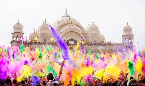 Holi at the Taj Mahal... That's what I'm talkin' about... Holi Festival India, Holi Festival Of Colours, Festival Of Colors, Holi Photo, Krishna Temple, Holi Images, Holi Colors, Holi Celebration, Festivals Around The World