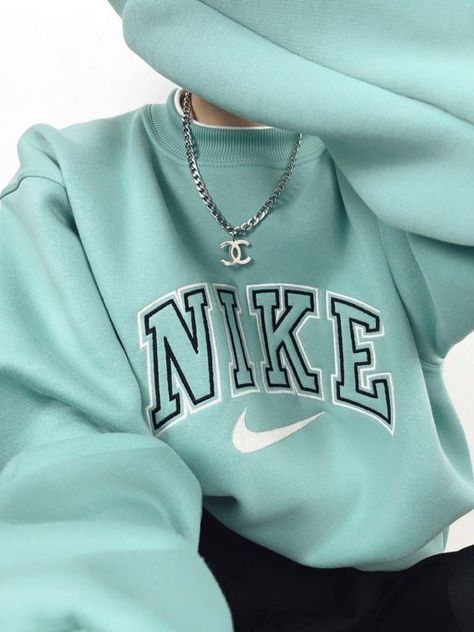 Pretty Sweatshirts, Vintage Nike Sweatshirt, Cute Nike Outfits, Tank Top Long, Cute Shirt Designs, Nike Pullover, Nike Sweatshirt, Nike Vintage, Cute Preppy Outfits