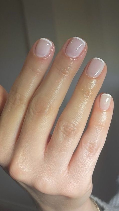 French Manicure Short Nails, Natural Nails Manicure, Nagellack Trends, Short Gel Nails, French Manicure Nails, Subtle Nails, Colorful Nails, Manicure Nails, Neutral Nails