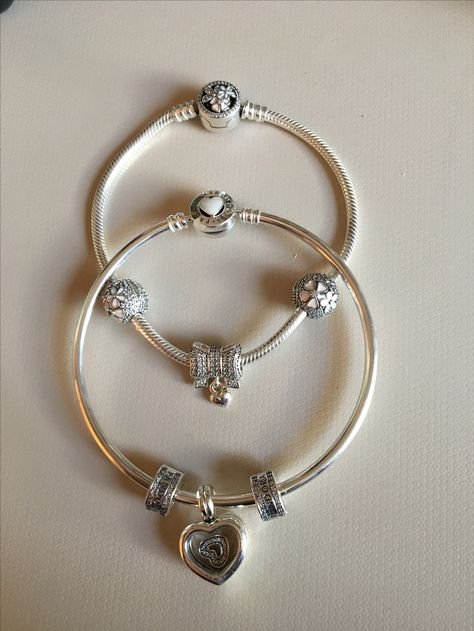 Pandora Bracelet Ideas, Pandora Bracelet Charms Ideas, Silver Bracelet Designs, Pandora Bracelet Designs, Pandora Inspiration, Fancy Watches, Instagram Advertising, Bracelet Simple, Gold Rings Fashion